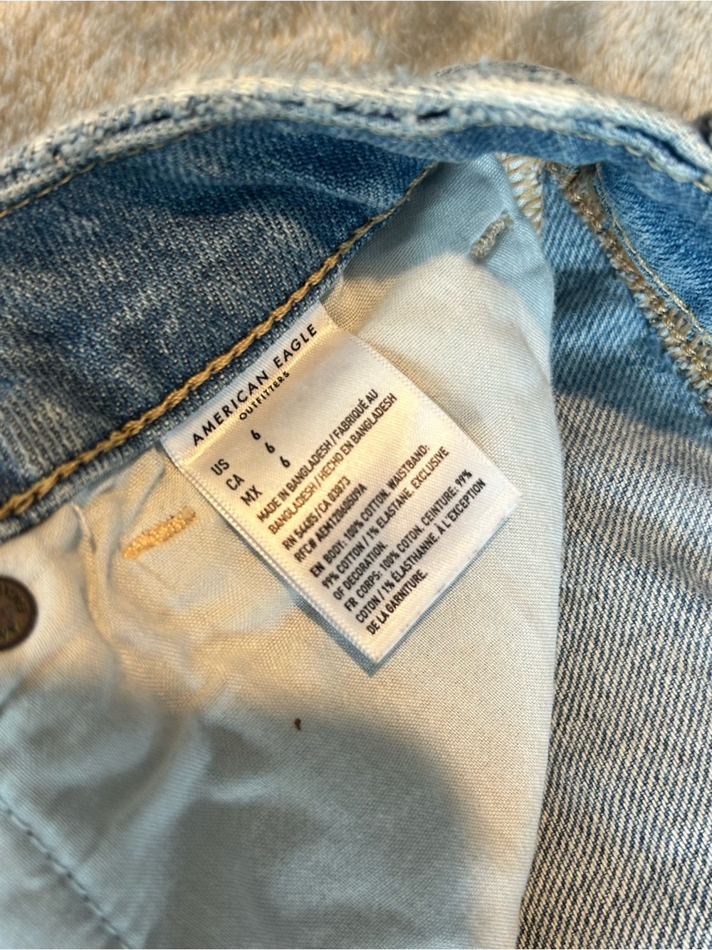 American Eagle Women's Size 6 Curvy Mom Short Stretch Denim Distressed High Rise - Picture 7 of 10